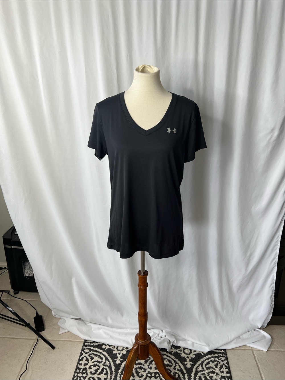 Under Armour HeatGear Black Athletic Tee – Women’s Large